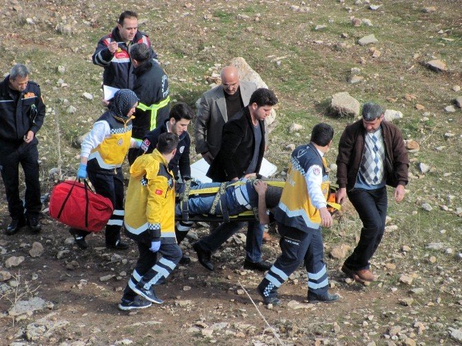 Gaziantep’te Yolcu Minibüsü Dereye Uçtu: 5 Yaralı