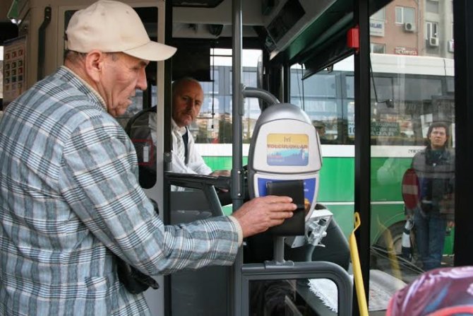 65 yaşa verilen ücretsiz ulaşım kartı, küçük yaşa verilince ortalık karıştı