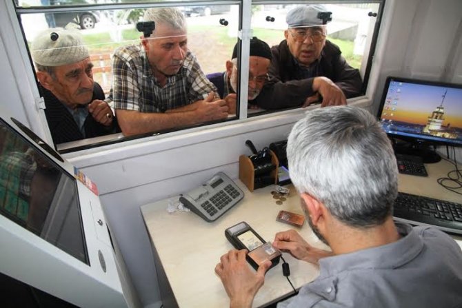 65 yaşa verilen ücretsiz ulaşım kartı, küçük yaşa verilince ortalık karıştı