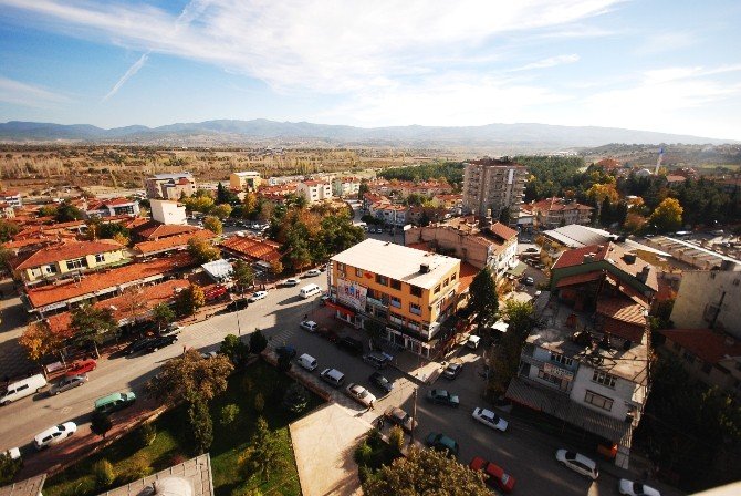 Gediz İlçe Merkezi Nüfusu Arttı, Belde Ve Köy Nüfusu Düştü