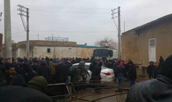 Nusaybin'den Cizre'ye yürümek isteyen HDP'lilere polis müdahalesi