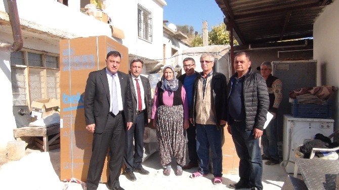 Mersin Büyükşehir Belediyesi Evi Yanan Aileye Sahip Çıktı