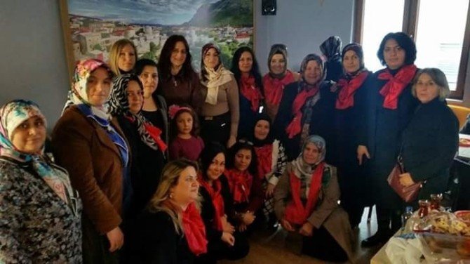 AK Partili Kadınlardan Yaşlılara Vefa Ziyareti
