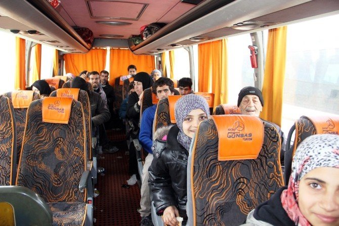 Bayır-bucak’tan Gelen Türkmenler Kampa Yerleştirildi