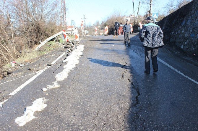 Zonguldak’ta 25 Köye Ulaşımı Sağlayan Yol Göçtü
