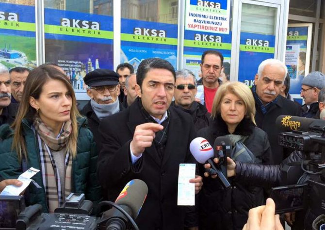 CHP Malatya İl Başkanlığı, ek ücret yansıtılan faturayı yaktı