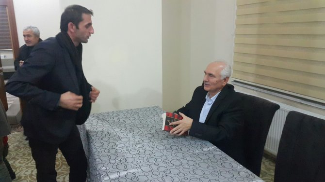 İhsan Atasoy'dan Fethullah Gülen Hocaefendi'ye 'Konuşan Adam' şiiri