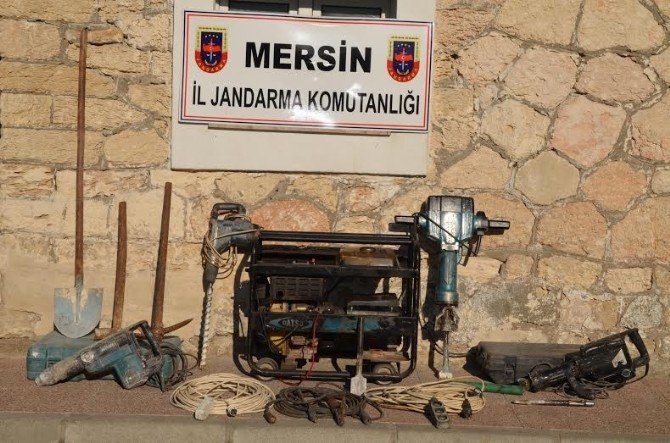 Mersin’de Kaçak Kazı Yapanlara Jandarmadan Suçüstü