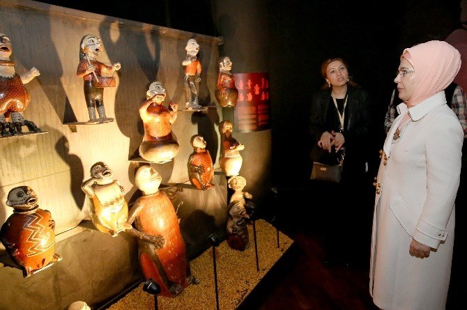 Emine Erdoğan Mındale El Sanatları Müzesi’ni Gezdi