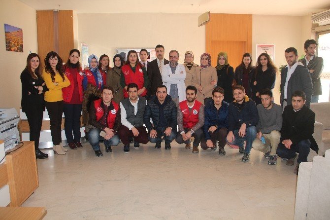 Elazığ Gençlik Merkezi Üyeleri Kanser Hastalarını Ziyaret Etti