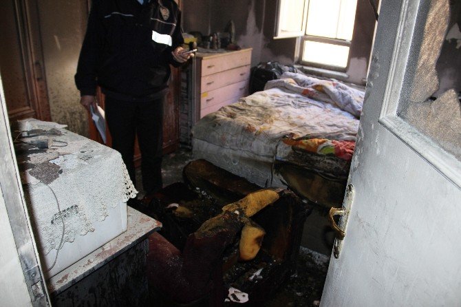 Yangında Mahsur Kalan Kız Kardeşleri İtfaiye Kurtardı