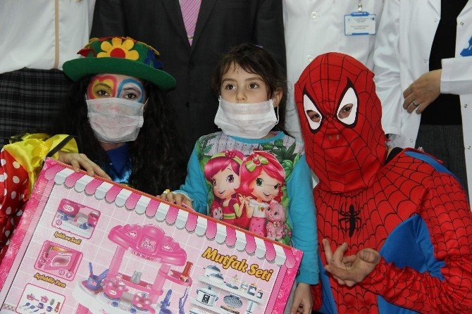 Onkoloji Servisi Çocuklarının Mutlu Günü