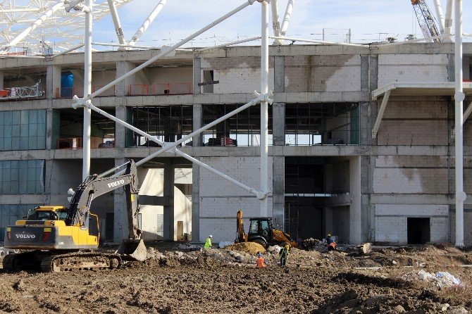 Sakaryaspor’un Yeni Stadı Hızla Yükseliyor