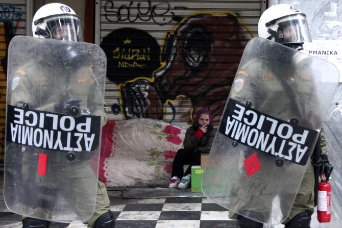 Atina'da 'sosyal sigorta' düzenlemesine Molotoflu tepki