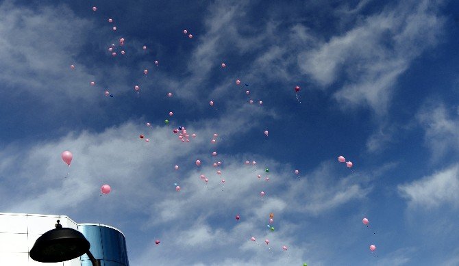 Kanseri Yenmek İçin Gökyüzüne Umut Balonları Uçurdular