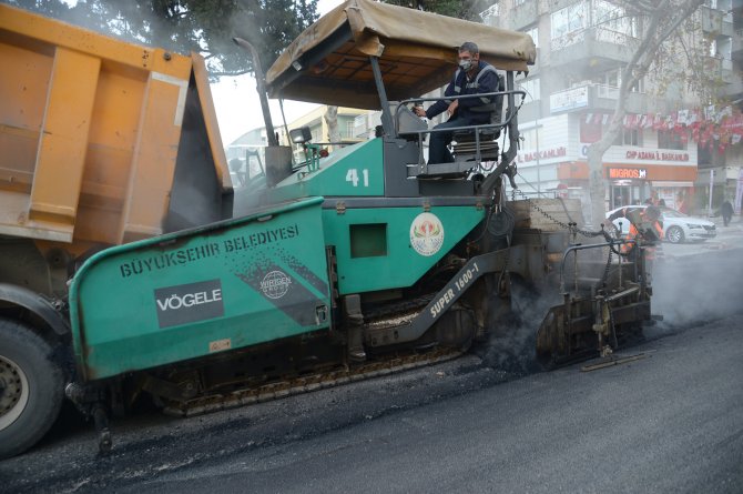 Adana'da asfalt ve bordür çalışması