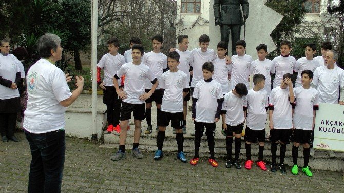 Minik Futbolculara "Bir İyilik Yap" Projesi