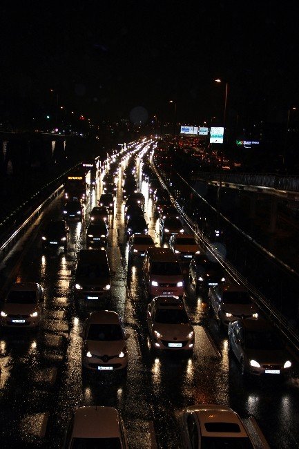 İstanbul’da Trafik Yoğunluğu Yüzde 90’a Ulaştı