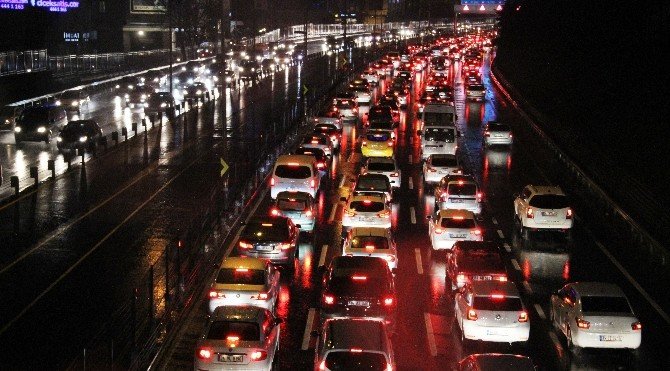 İstanbul’da Trafik Yoğunluğu Yüzde 90’a Ulaştı