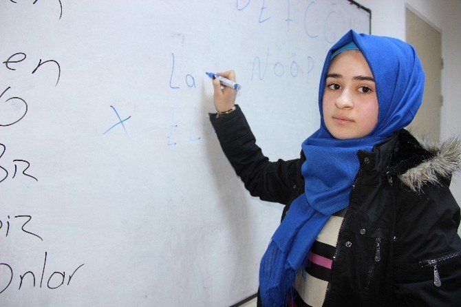 Karaman’da Sığınmacı Ailelerin Çocukları Türkçe Öğreniyor
