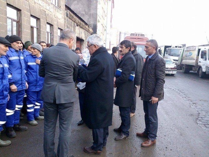Kars Belediye Başkanlığı’ndan 120 Temizlik İşçine Kışlık Kıyafet