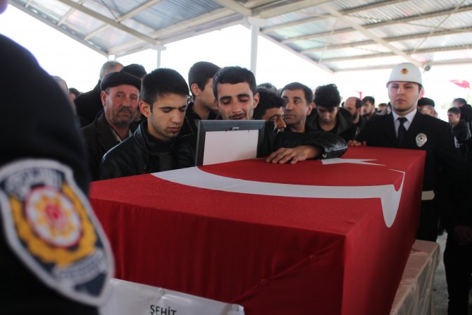 Şehit Özel Harekat polisi memleketi Gaziantep'te toprağa verildi