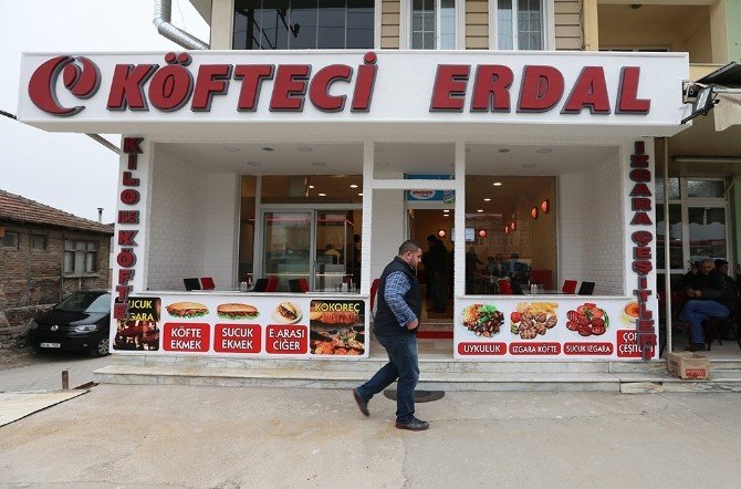 ’Köfteci Erdal’ Yeni Yerinde Hizmete Başladı