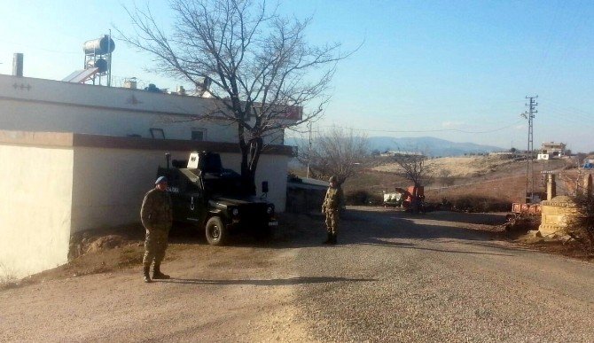 Jandarma Köyü Ablukaya Aldı