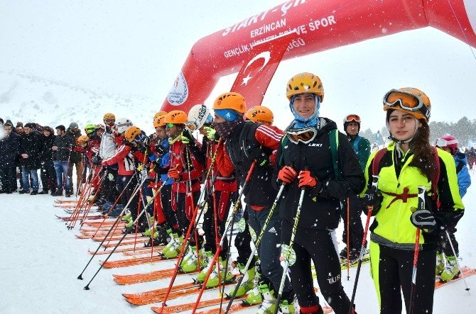 Ergan, Uluslararası Dağ Kayağı Yarışmasına Ev Sahipliği Yaptı