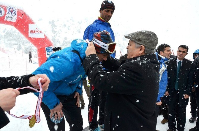 Ergan, Uluslararası Dağ Kayağı Yarışmasına Ev Sahipliği Yaptı