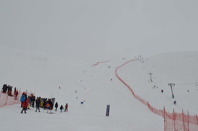 Bitlis’te Valilik Kupası Kayak Yarışması