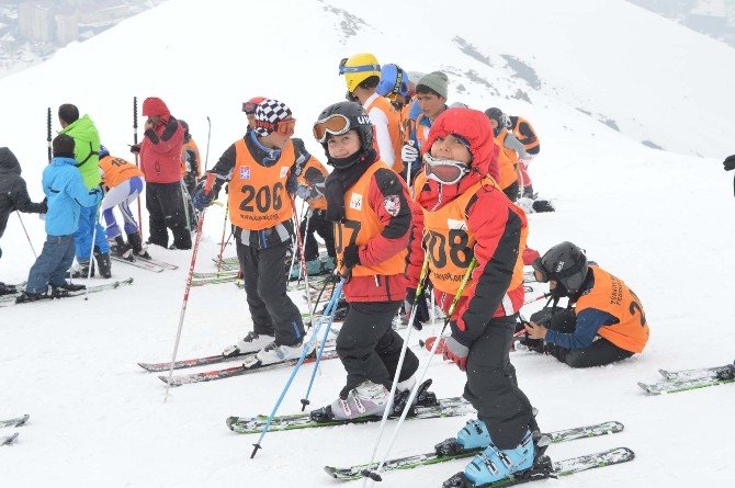 Bitlis’te Valilik Kupası Kayak Yarışması