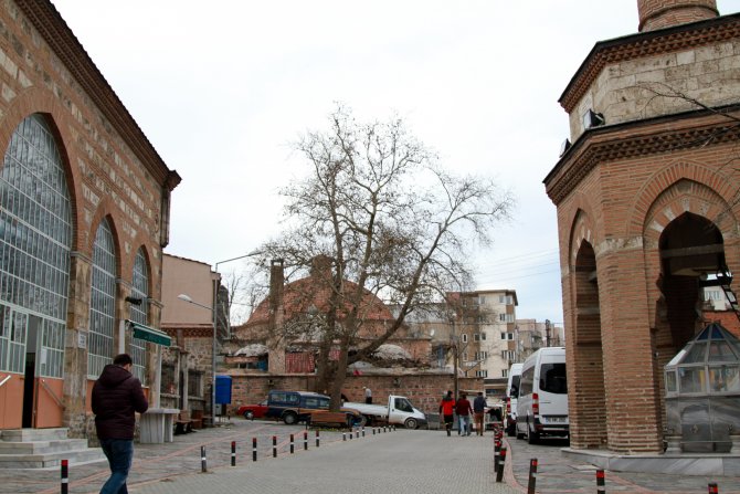 Cami ile yolları ayrı düşen şadırvan üstü minarenin ilginç öyküsü