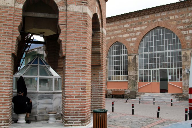 Cami ile yolları ayrı düşen şadırvan üstü minarenin ilginç öyküsü