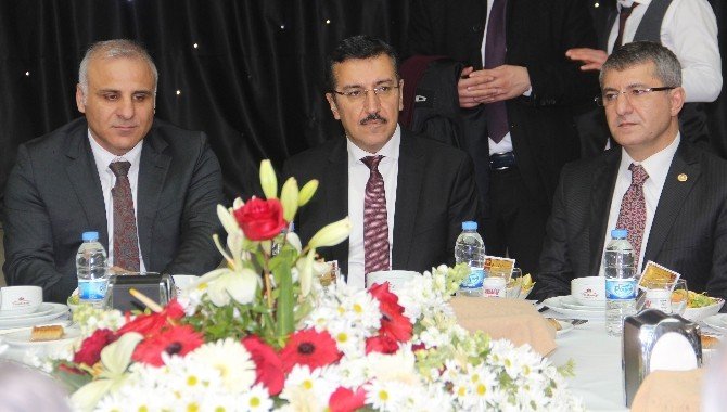Gümrük Ve Ticaret Bakanı Tüfenkci, Oda Başkanları Ve İş Adamlarıyla Bir Araya Geldi