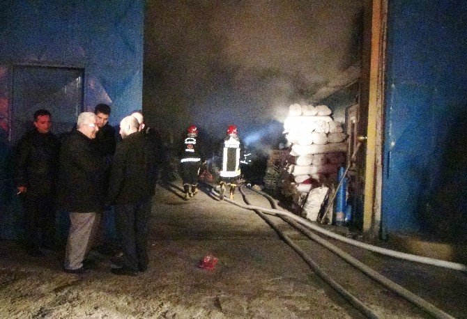Gaziantep’te İnşaat Malzemeleri Satılan Depoda Yangın Çıktı