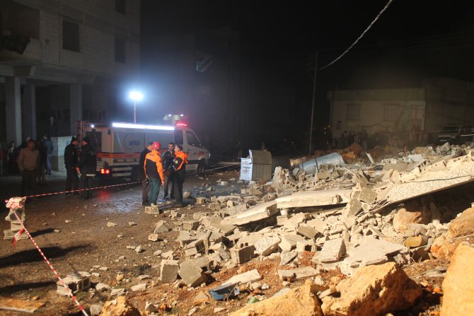 Gaziantep'te Suriyelilerin kaldığı 3 katlı bina çöktü, faciadan dönüldü