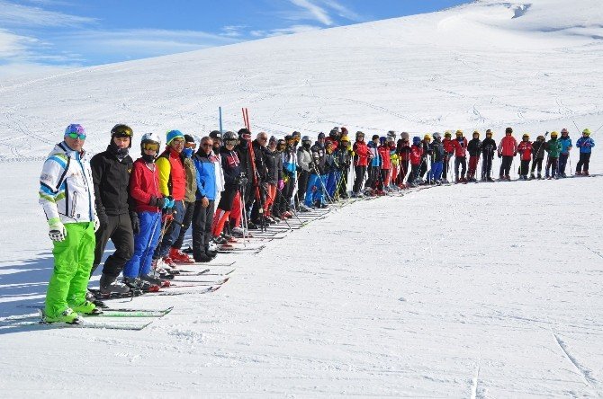 Hakkarili Kayakçılar Türkiye Finaline Hazırlanıyor