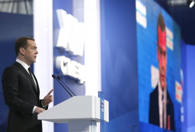 Medvedev’den tasarruf çağrısı: Yeni kamu binası inşa edecek gücümüz yok