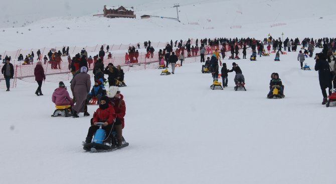 Yıldız Dağı Kış Sporları Turizm Merkezi törenle hizmete açıldı