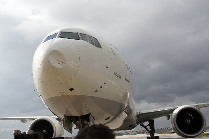 Kuş Çarpan Uçak, İstanbul’a Geri Döndü