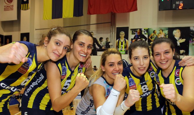 Fenerbahçe Grundig: 3 - Vakıfbank: 2