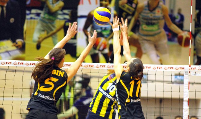 Fenerbahçe Grundig: 3 - Vakıfbank: 2