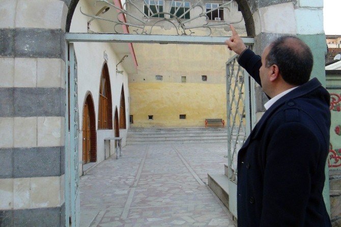 150 Yıllık Merkez Dervişiye Camii Restore Ediliyor