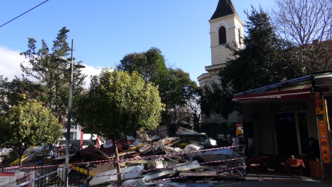 Kadıköy Altıyol'daki ünlü kafeler yıkıldı