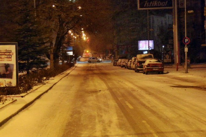 Kırşehir'de ulaşım güçlükle sağlanıyor