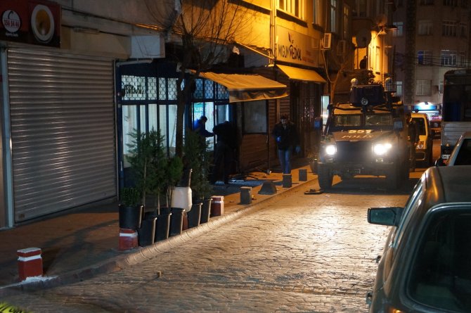Beyoğlu’nda dernek lokaline ses bombası atıldı