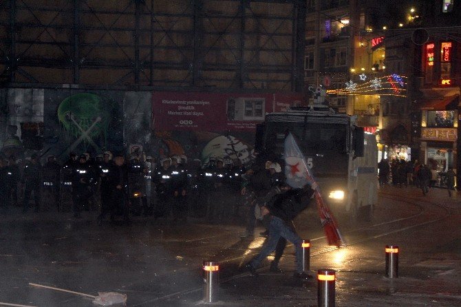 Beyoğlu’nda Korsan Gösteriye Polis Müdahalesi