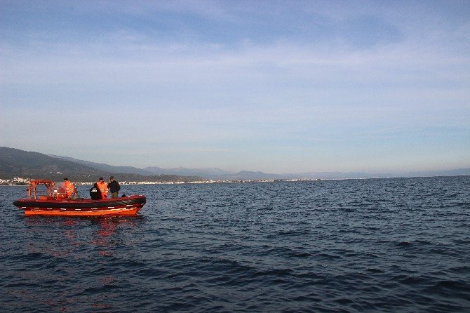 Balık Adamlar Batan Tekneden 1 Kadın Ve 2 Çocuğun Cesedini Çıkardı