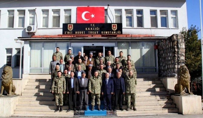 Çukurcalı Vatandaşlardan Mehmetçiğe Ziyaret